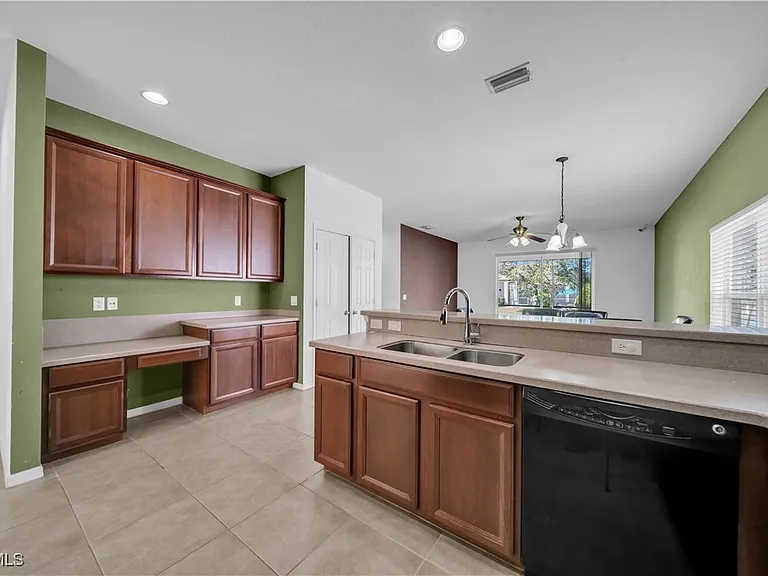 8125 Silver Birch Way — Photo 23