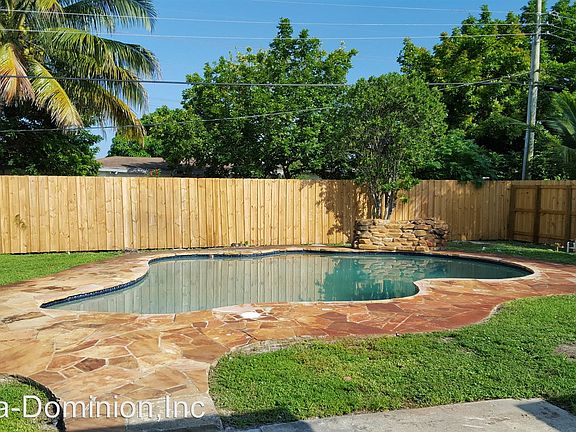 2nd image of 1050 Park Dr