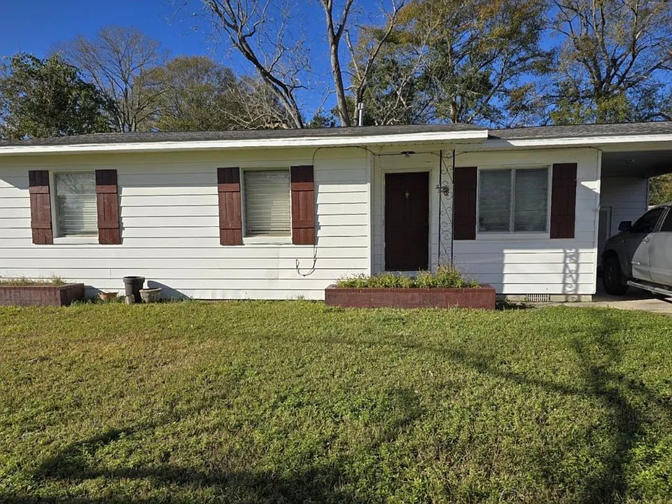 24 Ivanhoe Ave