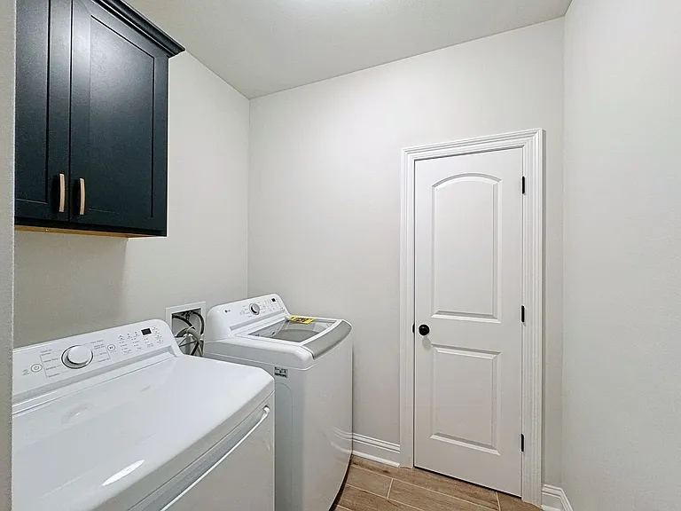 722 Bellegrove Square Ave — Photo 20