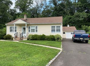 604 Mountain View Ter, Middlesex, NJ 08846
