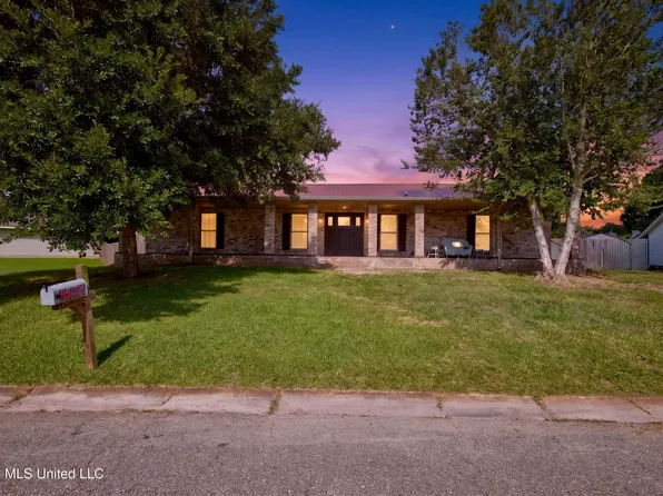 210 Idlewood Dr, Waveland, MS 39576