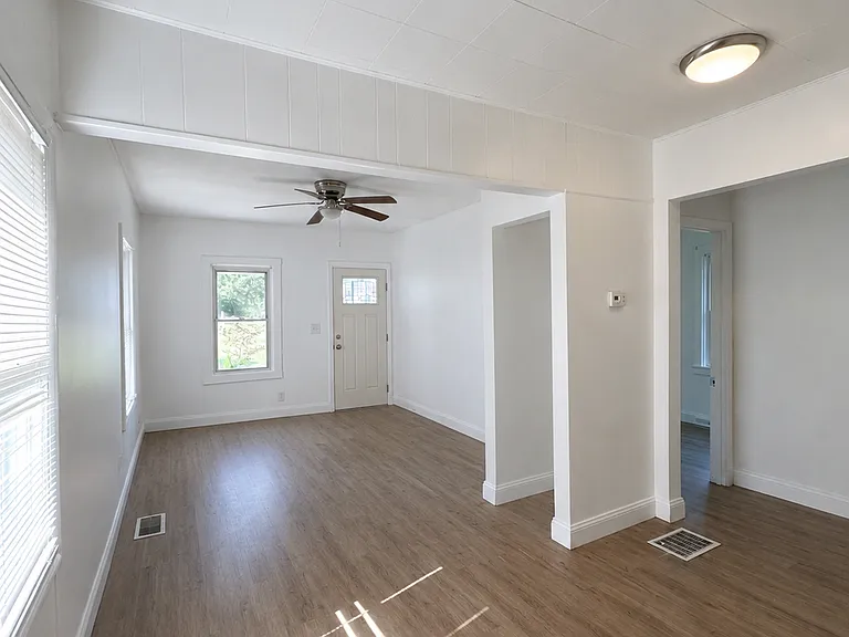 4447 Mayhew Ave — Photo 3