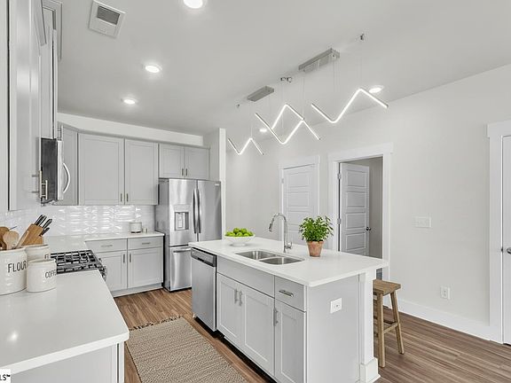 4th image of 150 Bromes Way