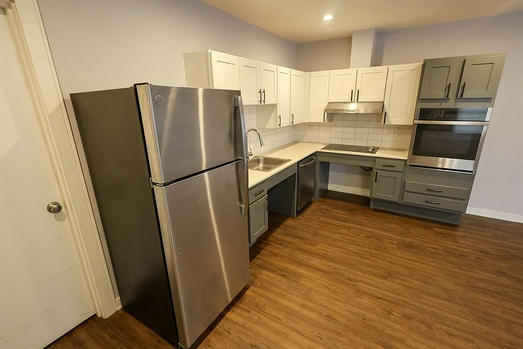 1 bed, 1.0 bath, 700 sqft, $2,100 — Photo 1