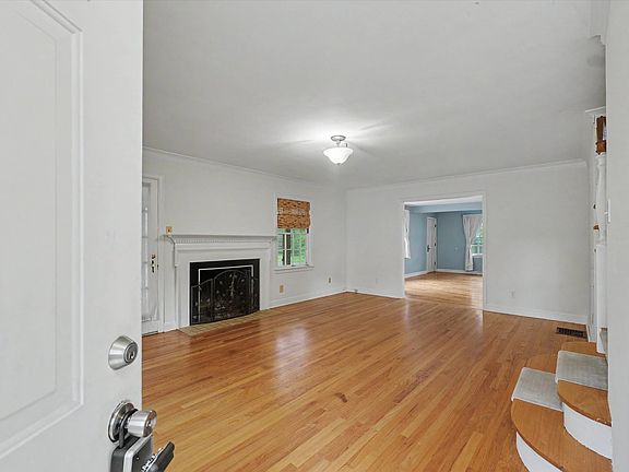 4th image of 611 S James St