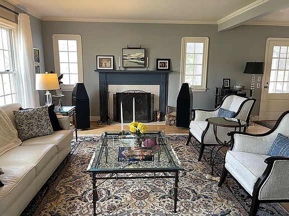 5th image of 225 Long Meadow Cir