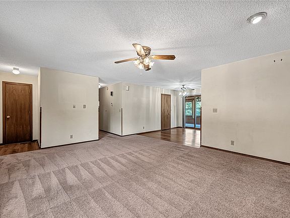 3rd image of 2 Knighton Dr