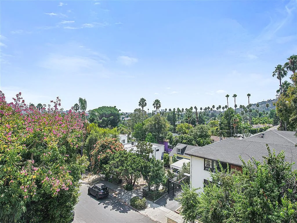 Hollywood Vista — Photo 1
