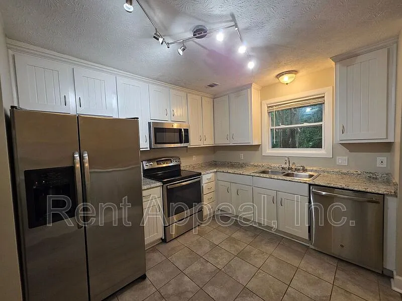 2 bed, 2.5 bath, 1160 sqft, $1,825 — Photo 2