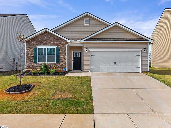 2nd image of 16 Oak Edge Ln