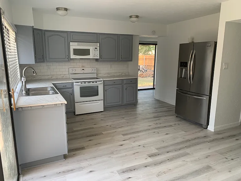 201 Park Meadow Way — Photo 8