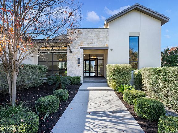 3rd image of 19 HIGHGATE DR
