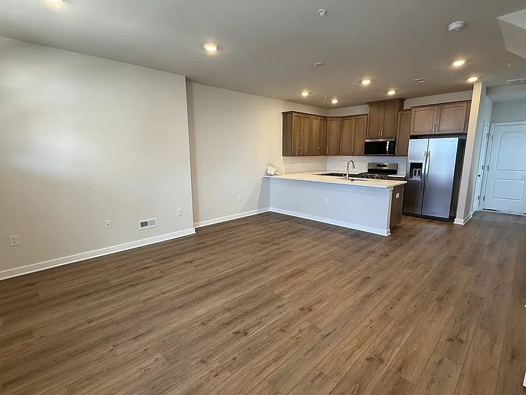 229 Bronze St — Photo 4