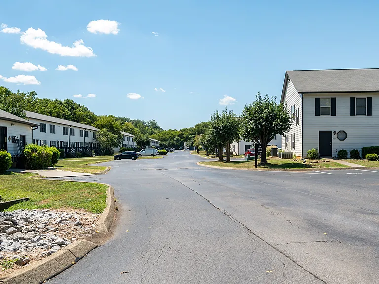 Smoky Crossing Apartment Homes — Photo 10