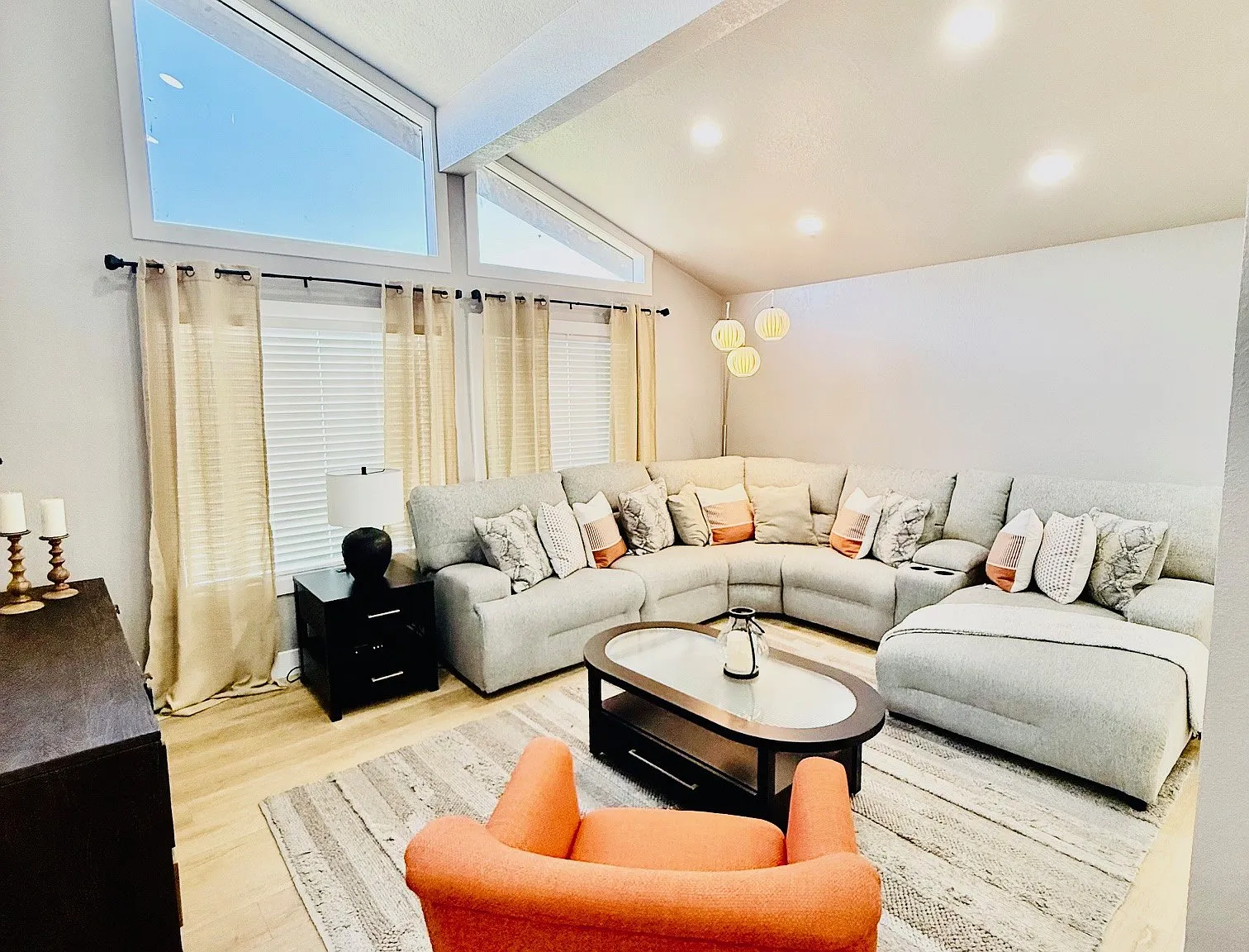 829 Cambridge Dr — Photo 2