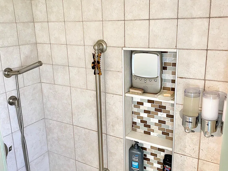 153 University Cir — Photo 24