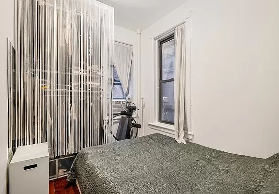 3rd image of 349 W 44th St APT 3RW
