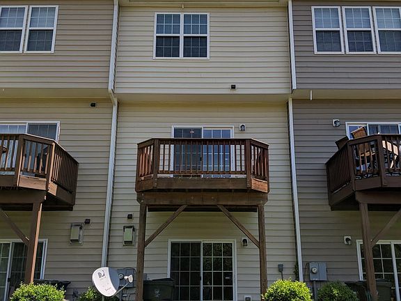 Back View / Deck