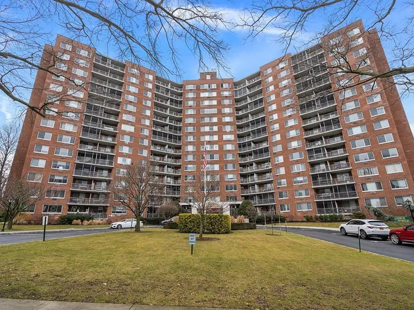 220-55 46th Ave APT 10A, Queens, NY 11361