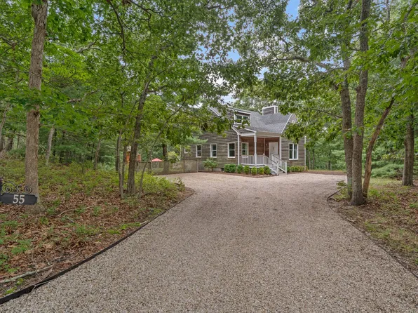 https://photos.zillowstatic.com/fp/0bf7cf521ae41cc022450e13d8eb72da-p_e.webp