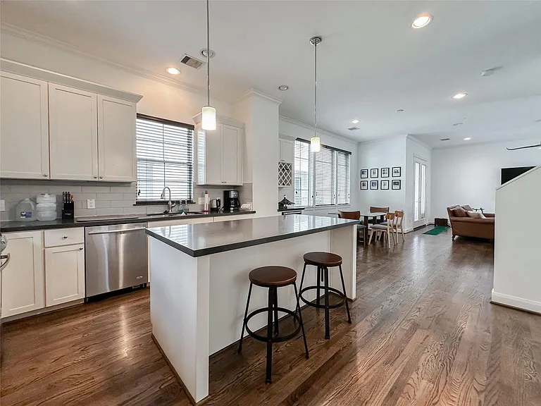 2 Hermann Park Ct — Photo 8