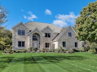 25248 N Cayuga Trl, Lake Barrington, IL 60010