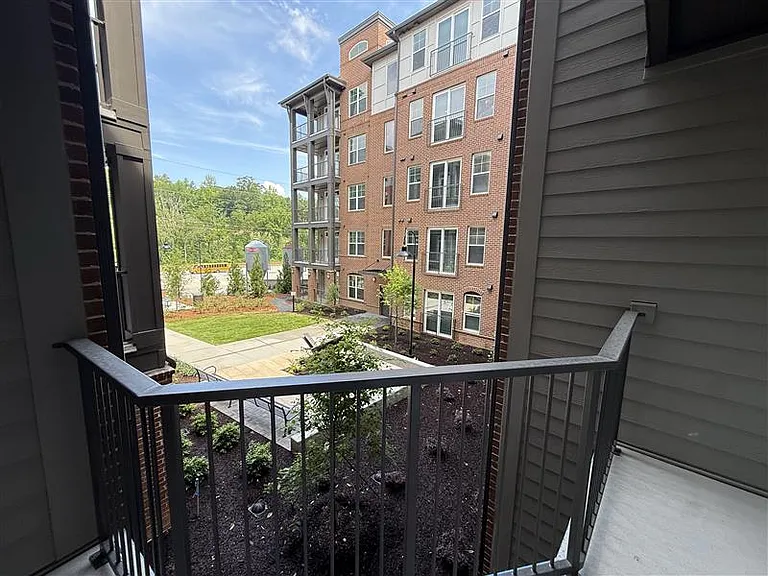 District on the Etowah Apartments — Photo 1047