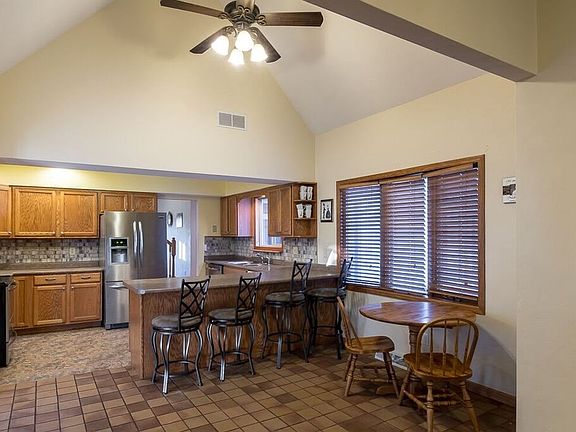 5th image of 435 Fyre Lake Dr