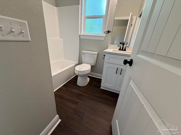 5th image of 3914 Thornton St