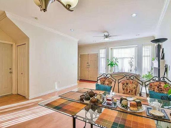 2nd image of 5737 Rumble St