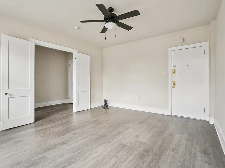 Kings Manor Apartments — Photo 8