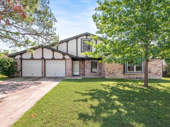 6520 Riddle Dr, North Richland Hills, TX 76182