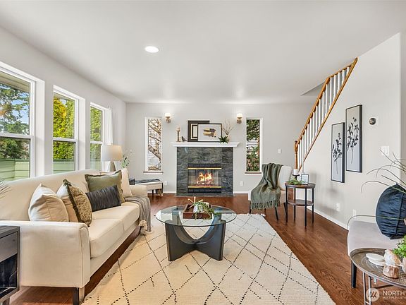 3rd image of 10518 157th Avenue NE