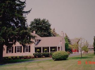 8812 W Donges Bay Rd, Mequon, WI 53097