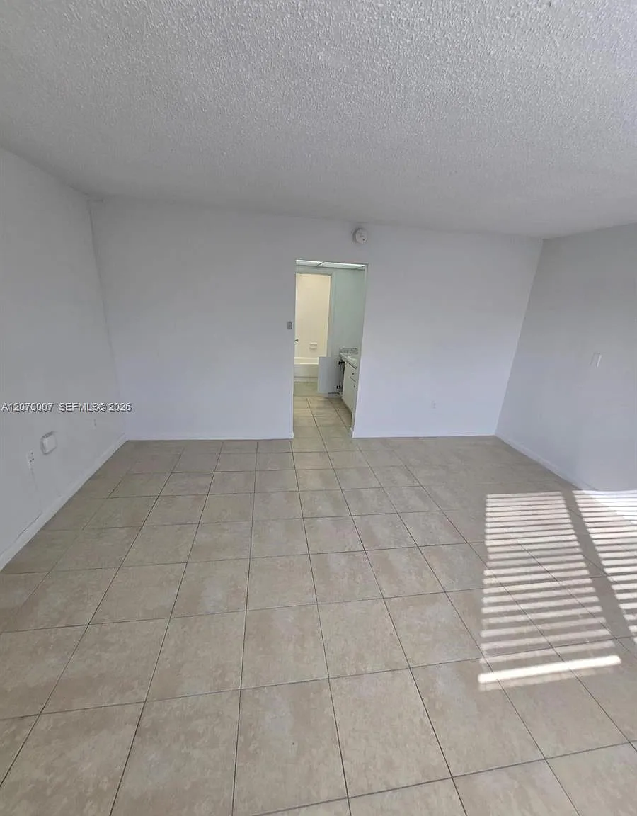 Coral Gate West Condo — Photo 3