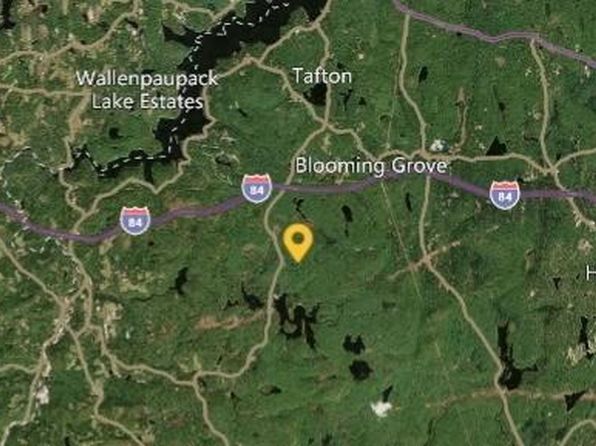 142 E Balsam Rd, Greentown, PA 18426