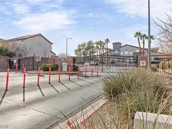 6786 Travertine Ln, Las Vegas, NV 89122