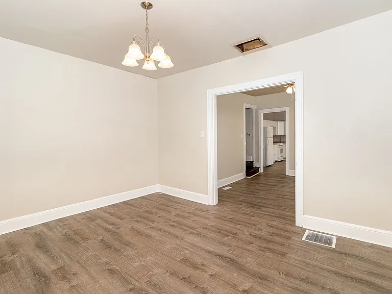 517 N Pitt St — Photo 3