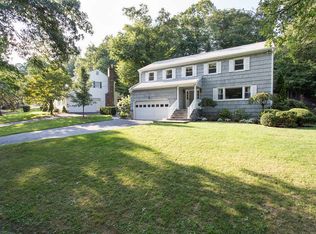 29 Windsor Ln, Cos Cob, CT 06807