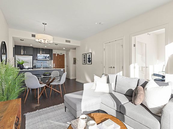 4th image of 38 W 1st Ave #608