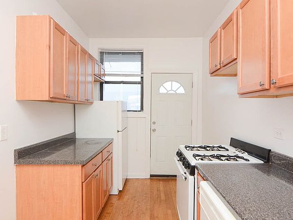 2nd image of 817 W Waveland Ave APT 3S