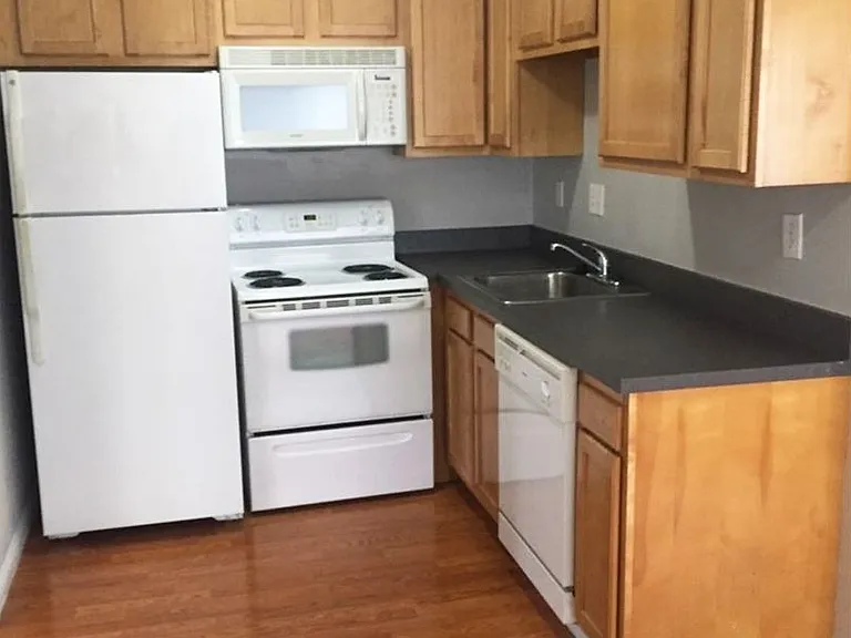 563 Lowell Ave — Photo 8