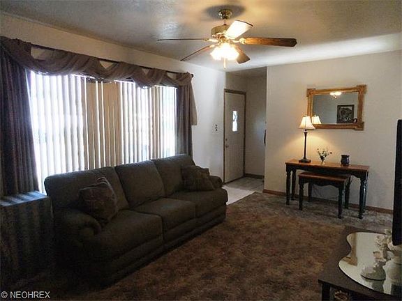 3rd image of 6088 Stark Dr