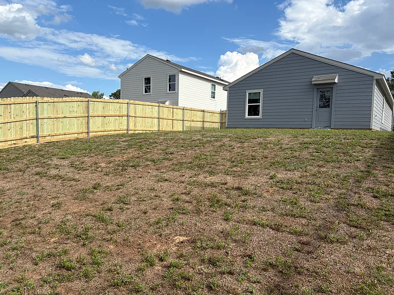211 Blue Bird Ln — Photo 16