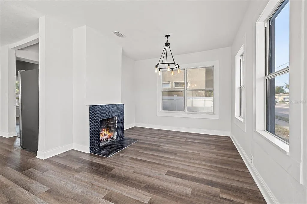 2 bed, 2.0 bath, 893 sqft, $2,700 — Photo 4