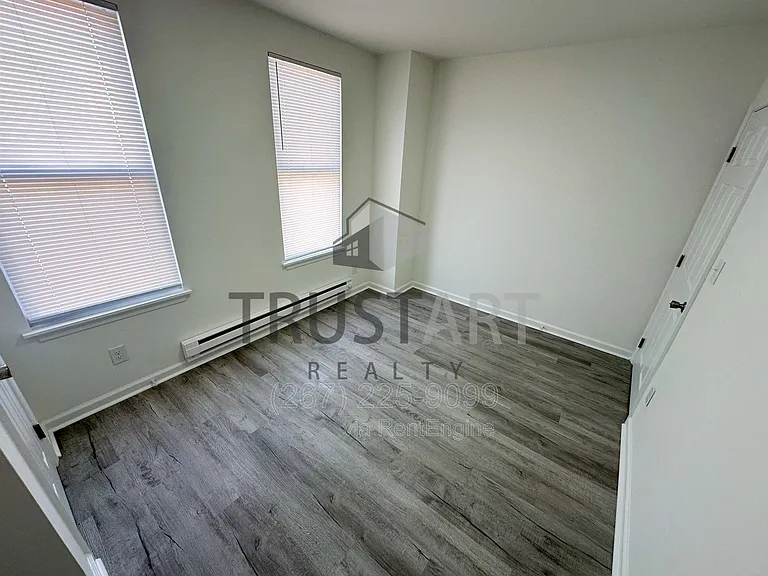2153 W Grange Ave — Photo 7