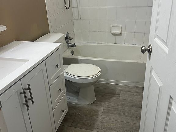 2nd image of 4405 Barna Ave #4405