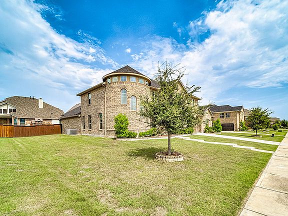 2nd image of 1624 Goldenrod Ln