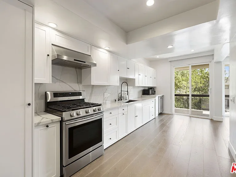 723 Westmount Dr #206 — Photo 2